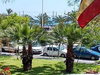 בית הארחה Holland International
