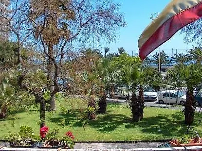 Holland International בית הארחה